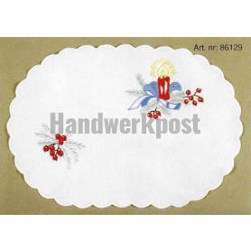 stielstichdeckchen kaars met rode bessen, wit