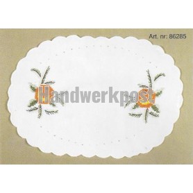 kreuzstichdeckchen dennentakken met oranje bessen, wit