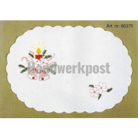kreuzstichdeckchen kaars met bloemen en klokken, wit
