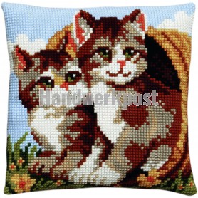 kreuzstichkissen poezen in rieten mand