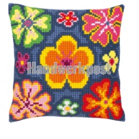 kreuzstichkissen bloemenpatroon