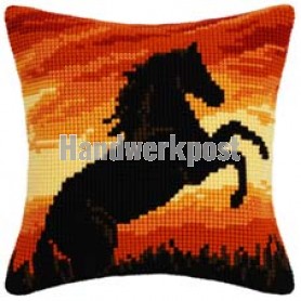 kreuzstichkissen hengst bij avondzon