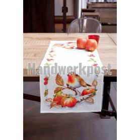 läufer roodborstje in wintersfeer, wit auf aida