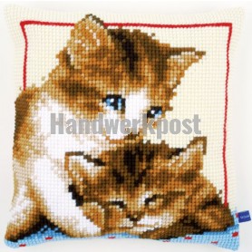 kreuzstichkissen spelende poesjes