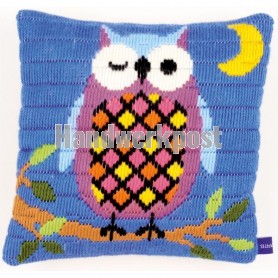 spannstichkissen uil in de nacht op tak