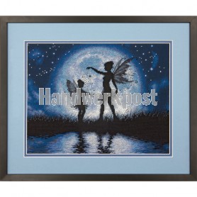 stickpackung elfjes dansend in avondschemering