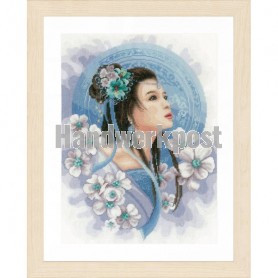 stickpackung asian lady in blue