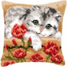 kreuzstichkissen poes liggend op tuintrap