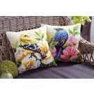 kreuzstichkissen blauwe vogel met wilde rozen